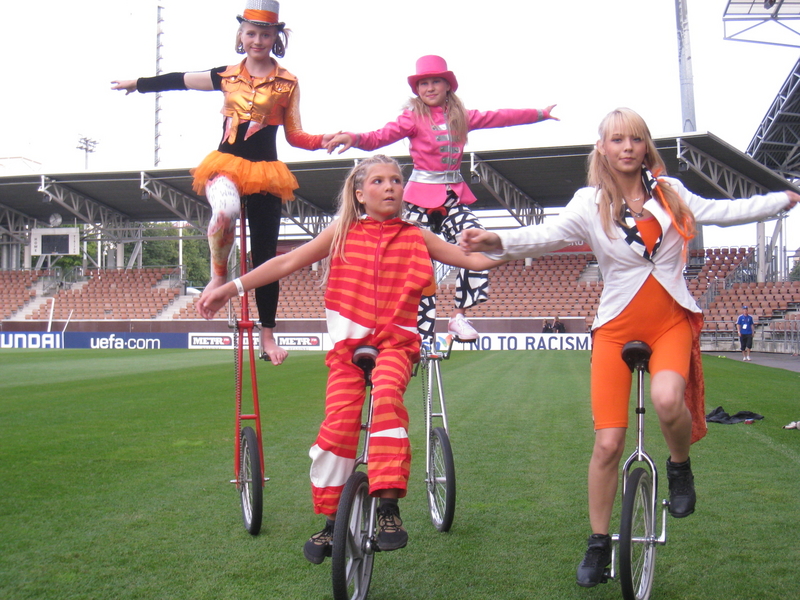 Circus Helsinki pyöräilee