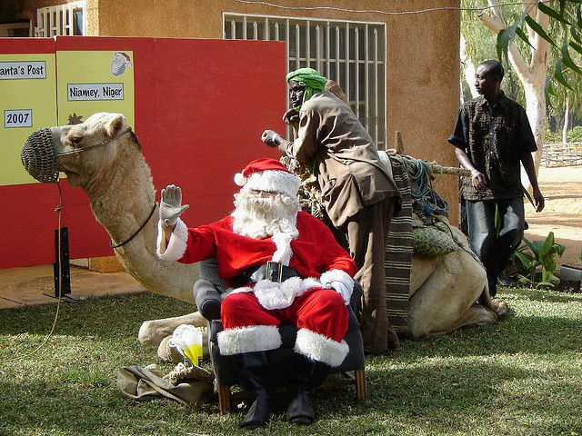 Joulupukki kameleineen Nigerissä