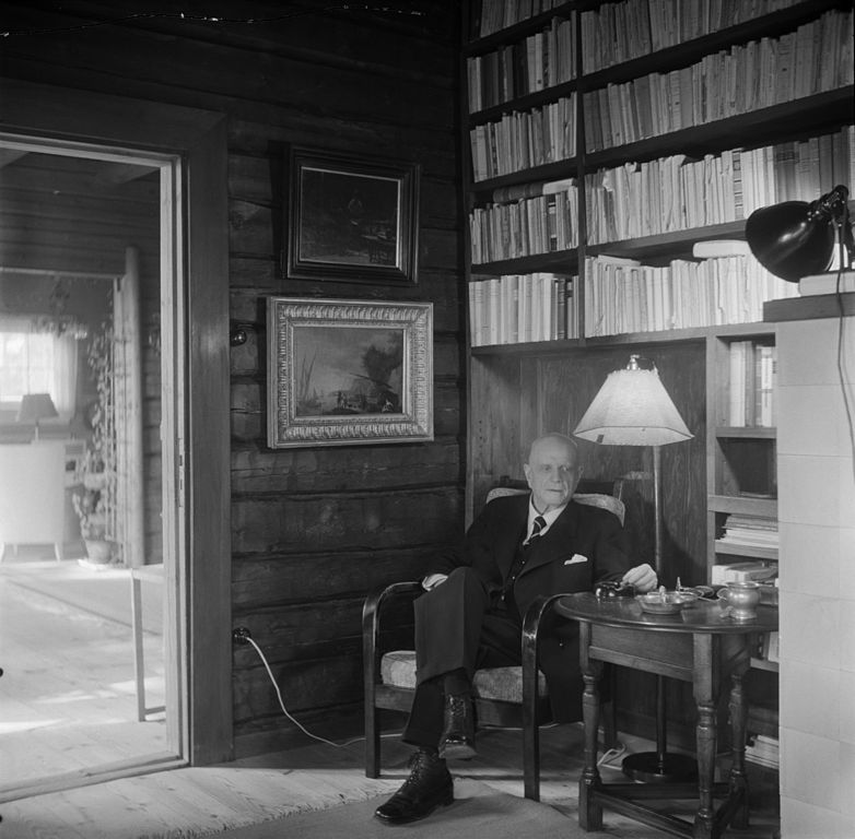 Sibelius kirjastossaan