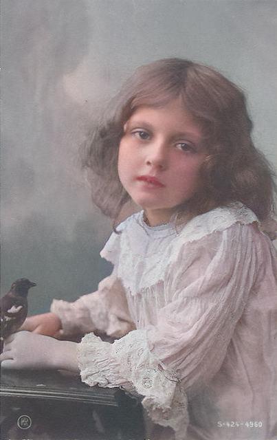 Tyttö vintage-kuvassa